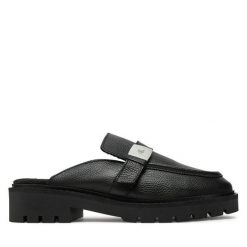 Klapki Calvin Klein Jeans. Czarne klapki damskie Calvin Klein Jeans, bez wzorów, z jeansu, bez obcasa, bez zapięcia. Za 649.99 zł.