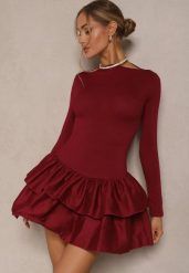 Bordowa Sukienka Longsleeve o Rozkloszowanym Kroju z Falbanką Reline. Czerwone sukienki damskie Renee, na co dzień, bez wzorów, eleganckie, bez kołnierzyka, bez ramiączek, mini, proste. Za 79.99 zł.