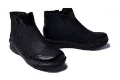 RIEKER 73355-00 black, botki damskie. Czarne botki damskie Rieker, na zimę, bez wzorów, z polaru, bez obcasa, bez zapięcia. Za 349.90 zł.