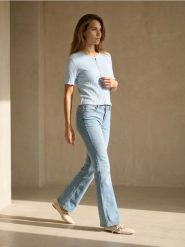 Jeansy flare low waist z efektem sprania - niebieski. Niebieskie jeansy damskie Sinsay, bez wzorów, z jeansu. Za 49.99 zł.