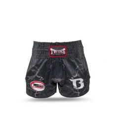 Szorty do boksu tajskiego Twins Special TBT Twins X Booster 6. Czarne szorty damskie TWINS, bez wzorów, z materiału, sportowe. Za 370.00 zł.