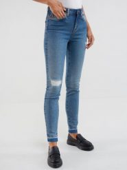 Jeansy damskie skinny z przetarciami niebieskie Adela 483. Niebieskie jeansy damskie BIG STAR, bez wzorów, z denimu, klasyczne. W wyprzedaży za 249.99 zł.