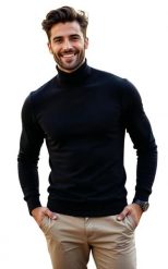 Czarny golf męski Modini SW71. Czarne swetry męskie Modini Moda Męska, m, bez wzorów, z materiału, casualowe, bez kołnierzyka, bez ramiączek. W wyprzedaży za 157.50 zł.