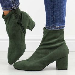 Zielone zamszowe botki damskie na obcasie M.Daszyński 2263-13. Zielone botki damskie M.Daszyński, na jesień, bez wzorów, z materiału, eleganckie, bez obcasa, na obcasie, bez zapięcia. Za 189.00 zł.