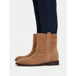 Botki Badura. Brązowe botki damskie Badura, bez wzorów, bez obcasa, na płaskiej podeszwie, bez zapięcia. Za 349.99 zł.