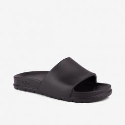 Klapki męskie Coqui - rozmiar 40/41. Czarne klapki męskie Coqui, z aplikacjami, bez zapięcia. Za 116.99 zł.