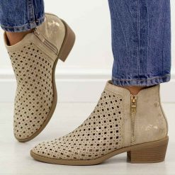 Złote botki damskie na obcasie M.Daszyński 2353-17. Żółte botki damskie M.Daszyński, na jesień, w ażurowe wzory, z jeansu, eleganckie, bez obcasa, na obcasie, bez zapięcia. Za 199.00 zł.