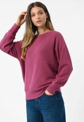 Prążkowana, luźna bluza B-MINK. Czerwone bluzy damskie Volcano, m, bez wzorów, z elastanu, bez ramiączek, bez kaptura. Za 149.99 zł.