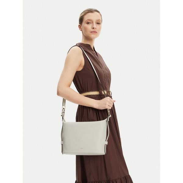 Torebka Furla. Białe listonoszki damskie Furla, bez wzorów, bez dodatków. Za 808.99 zł.