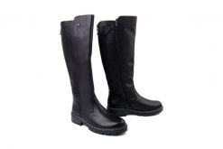 RIEKER REMONTE D0B72-01 black, kozaki damskie. Czarne kozaki damskie Rieker Remonte, bez wzorów, ze skóry, bez obcasa, na obcasie, bez zapięcia. Za 619.90 zł.