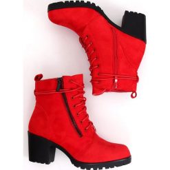 Botki na protektorze czerwone W358 Red. Czerwone botki damskie ButyModne, bez wzorów, bez obcasa, bez zapięcia. W wyprzedaży za 129.00 zł.
