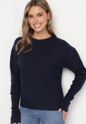 Granatowy Sweter z Domieszką Wełny Parizia. Niebieskie swetry nierozpinane damskie Born2be, na zimę, bez wzorów, z wełny, bez kołnierzyka, bez ramiączek. Za 119.99 zł.