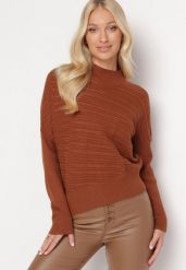 Brązowy Sweter z Wełną o Asymetrycznym Fasonie z Tłoczeniem Sarositte. Brązowe swetry nierozpinane damskie Born2be, bez wzorów, z wełny, z asymetrycznym kołnierzem, bez ramiączek. Za 159.99 zł.