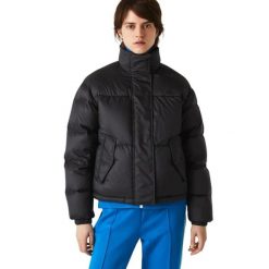 Kurtka turystyczna damska Lacoste. Czarne kurtki sportowe damskie Lacoste, na zimę, xs, z aplikacjami, z puchu, bez ramiączek, bez kaptura, trekkingowe. Za 827.00 zł.