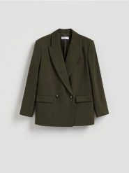 Dwurzędowa marynarka - ciemnozielony. Zielone marynarki i żakiety damskie Reserved, bez wzorów, z tkaniny, bez kołnierzyka, bez ramiączek. Za 249.99 zł.