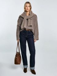 Sweter damski v-neck oversize z dodatkiem wełny brązowy Violina 804. Brązowe swetry nierozpinane damskie BIG STAR, l, bez wzorów, z dzianiny, biznesowe, bez kołnierzyka, bez ramiączek. Za 229.99 zł.