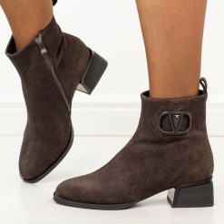 Brązowe skórzane botki damskie na obcasie Cambell 52336. Brązowe botki damskie Cambell, na jesień, bez wzorów, z dzianiny, casualowe, z okrągłym noskiem, bez obcasa, na obcasie, bez zapięcia. Za 379.00 zł.