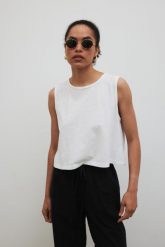 Bawełniany top w kolorze CLASSIC WHITE - FLOWTEE-XS/S. Białe topy damskie Marsala, m, bez wzorów, z bawełny, bez kołnierzyka, bez ramiączek. Za 119.90 zł.