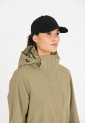 Czapka z daszkiem Whistler Viken. Czarne czapki damskie Whistler, na lato, bez wzorów, z elastanu, klasyczne. Za 85.99 zł.