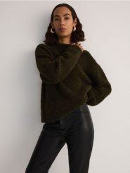 Sweter z domieszką wełny - zielony. Zielone swetry nierozpinane damskie Reserved, l, bez wzorów, z dzianiny, bez kołnierzyka, bez ramiączek. Za 109.99 zł.