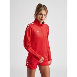 Bluza do piłki ręcznej damska Hummel Core XK Poly Zip Sweat Woman. Czerwone bluzy damskie Hummel, xl, bez wzorów, sportowe, bez ramiączek, bez kaptura. Za 212.50 zł.