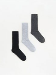Długie skarpety 3 pack - szary. Szare skarpetki damskie Reserved, bez wzorów. Za 49.99 zł.