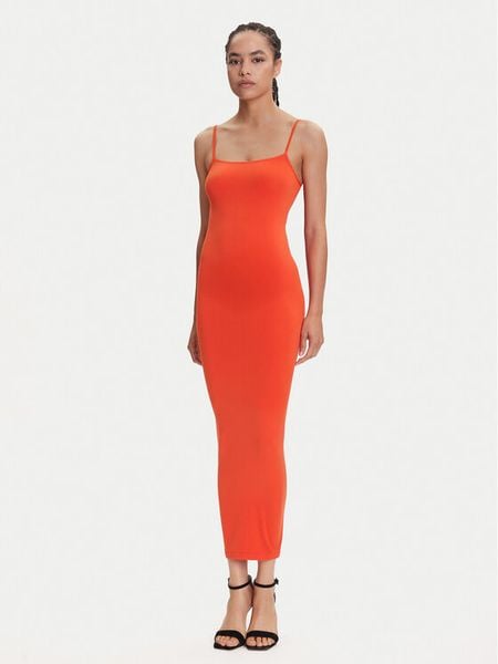 Wolford Sukienka codzienna Strap Fatal 57185 Czerwony Slim Fit. Czerwone sukienki damskie Wolford, na co dzień, l, bez wzorów, z syntetyku, bez kołnierzyka, bez ramiączek, proste. Za 549.99 zł.