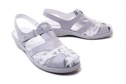 SUAVE 720139-91 ivory, sandały damskie. Szare sandały damskie Suave, bez wzorów, ze skóry, bez obcasa, na koturnie, bez zapięcia. Za 315.92 zł.