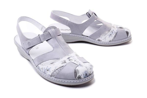 SUAVE 720139-91 ivory, sandały damskie. Szare sandały damskie Suave, bez wzorów, ze skóry, bez obcasa, na koturnie, bez zapięcia. Za 236.94 zł.