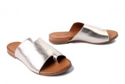 PIAZZA 900000-82 gold, klapki damskie. Żółte klapki damskie Piazza, na lato, bez wzorów, ze skóry, bez obcasa, na obcasie, bez zapięcia. Za 284.90 zł.