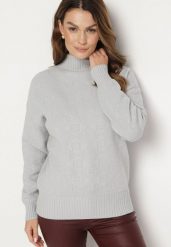 Jasnoszary Sweter Golf z Ozdobnym Tłoczeniem Zakończony Ściągaczem Melodiea. Szare swetry nierozpinane damskie Born2be, na zimę, bez wzorów, bez kołnierzyka, bez ramiączek. Za 89.99 zł.