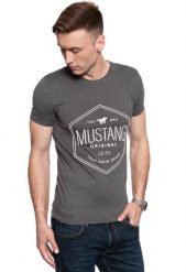 MUSTANG Aaron C Print 1009967 4151. T-shirty męskie Mustang, m, bez wzorów, bez kołnierzyka, bez ramiączek. Za 69.99 zł.