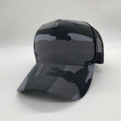 Czapka z daszkiem truckerka Camo graphite. Szare czapki damskie MAGROF, bez wzorów, sportowe. W wyprzedaży za 39.99 zł.