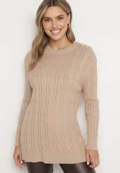 Beżowy Sweter z Wiskozą i Ozdobnym Splotem Savria. Brązowe swetry nierozpinane damskie Born2be, na zimę, bez wzorów, z wiskozy, bez kołnierzyka, bez ramiączek. Za 99.99 zł.