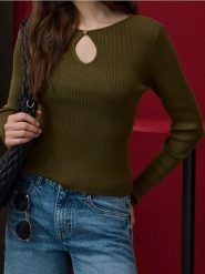 Sweter - żółty. Żółte swetry nierozpinane damskie Sinsay, l, bez wzorów, bez kołnierzyka, bez ramiączek. W wyprzedaży za 15.99 zł.