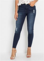 Dżinsy o kroju skinny ze średnim stanem, krótsza nogawka. Niebieskie jeansy damskie bonprix, bez wzorów, z jeansu, krótkie. Za 127.99 zł.