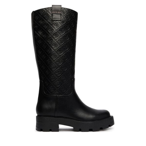 Kozaki Guess. Czarne kozaki damskie Guess, z aplikacjami, bez obcasa, na płaskiej podeszwie, bez zapięcia. Za 824.99 zł.
