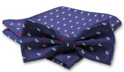 Elegancka Mucha Męska - Alties - Granat, Biało-Czerwone Elementy. Niebieskie krawaty i muchy Alties, bez wzorów, eleganckie. Za 54.00 zł.