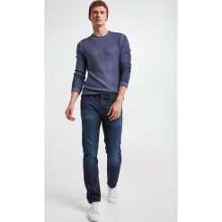 Jeansy męskie ARMANI EXCHANGE. Jeansy męskie Armani Exchange, z jeansu. W wyprzedaży za 375.20 zł.