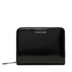 Portfel Calvin Klein. Czarne portfele damskie Calvin Klein. Za 159.99 zł.