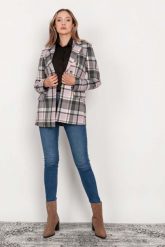Delikatnie Taliowany Żakiet z Ozdobnymi Guzikami - Kratka. Marynarki i żakiety damskie Lanti, bez wzorów, z materiału, bez kołnierzyka, bez ramiączek. Za 259.90 zł.