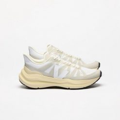 Buty sportowe VEJA Condor 3 Adv Enmesh Full-White damskie białe (CE2820742A). Brązowe obuwie sportowe damskie Veja, bez wzorów, bez zapięcia, do biegania. Za 549.00 zł.