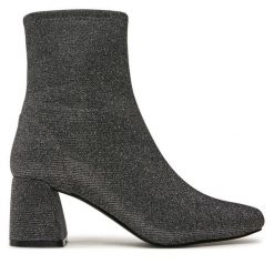 Botki ONLY. Szare botki damskie ONLY, bez wzorów, bez obcasa, na słupku, bez zapięcia. Za 219.99 zł.