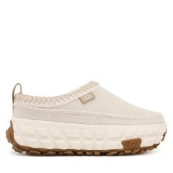 Klapki Ugg. Klapki damskie UGG, bez wzorów, bez obcasa, bez zapięcia. Za 749.99 zł.