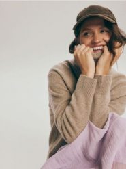 Czapka z daszkiem - warm olive. Zielone czapki damskie Reserved, bez wzorów. W wyprzedaży za 19.99 zł.