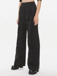 Pinko Spodnie materiałowe Pocoyo 102039 A0MF Czarny Relaxed Fit. Czarne spodnie materiałowe damskie Pinko, bez wzorów, z materiału. Za 629.99 zł.