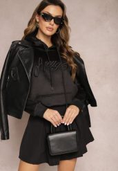 Czarna Welurowa Bluza z Haftowanym Napisem Hastte. Czarne bluzy damskie Renee, l, z aplikacjami, z polaru, casualowe, bez ramiączek, z kapturem. Za 99.99 zł.