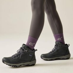 Damskie wodoodporne buty trekkingowe Amble. Szare obuwie trekkingowe damskie Regatta, ze skóry, bez zapięcia. Za 249.99 zł.