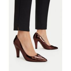 Czółenka Nine West. Brązowe czółenka damskie Nine West, bez wzorów, bez obcasa, bez zapięcia. Za 249.99 zł.