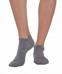 Skarpety krótkie unisex wełniane Brubeck Merino Wool. Czarne skarpety męskie Brubeck, bez wzorów, z dzianiny. Za 26.99 zł.